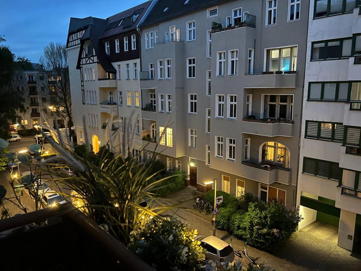 Cozy Modern Apartment With Small Balcony In The Heart Of Berlin Kültér fotó