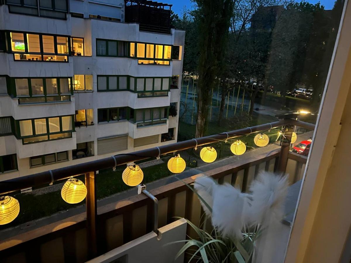 Cozy Modern Apartment With Small Balcony In The Heart Of Berlin Kültér fotó