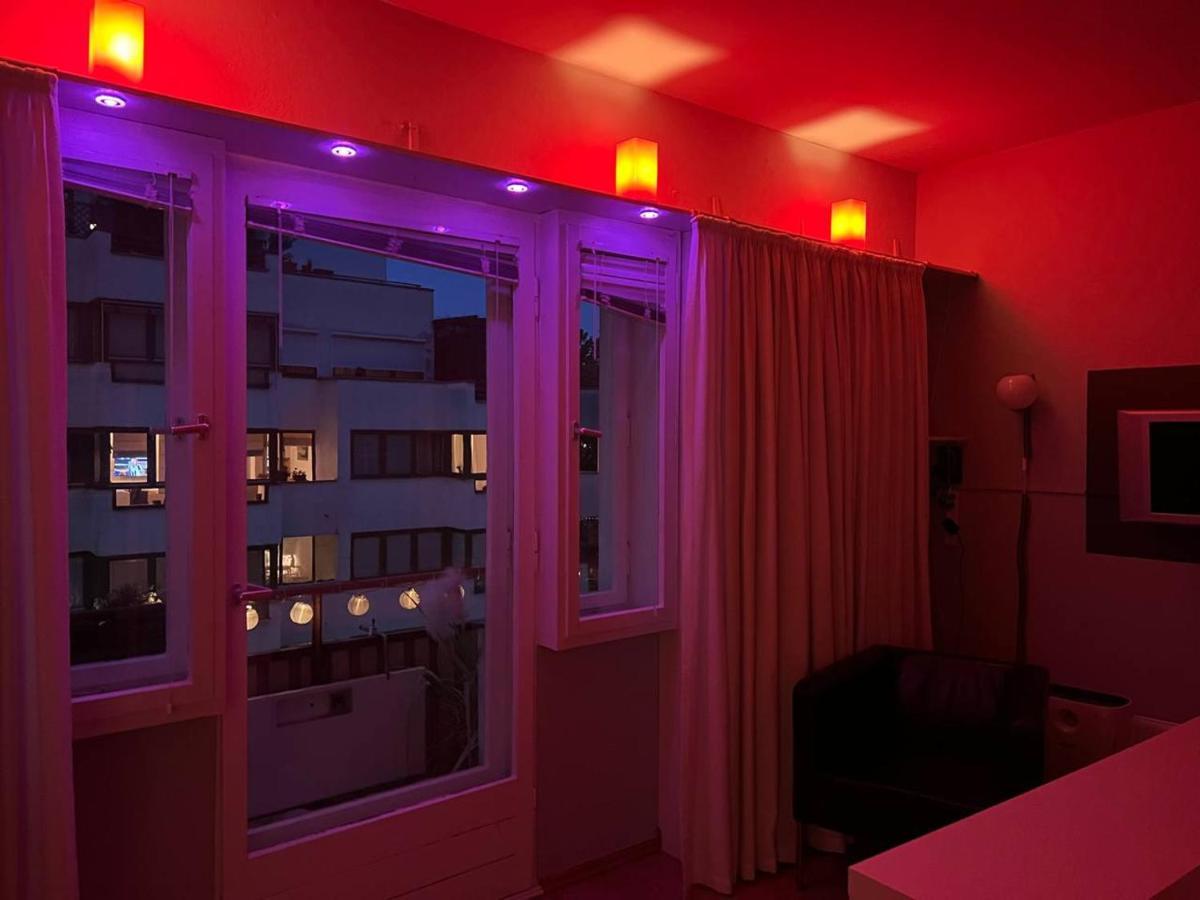 Cozy Modern Apartment With Small Balcony In The Heart Of Berlin Kültér fotó
