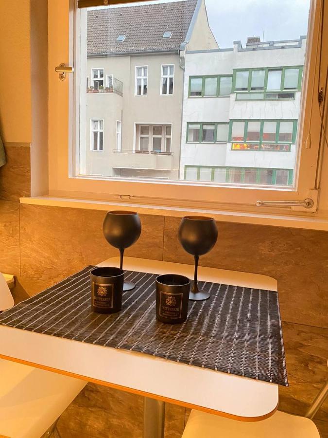 Cozy Modern Apartment With Small Balcony In The Heart Of Berlin Kültér fotó