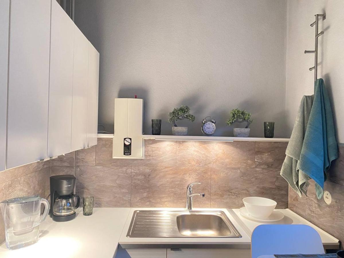 Cozy Modern Apartment With Small Balcony In The Heart Of Berlin Kültér fotó